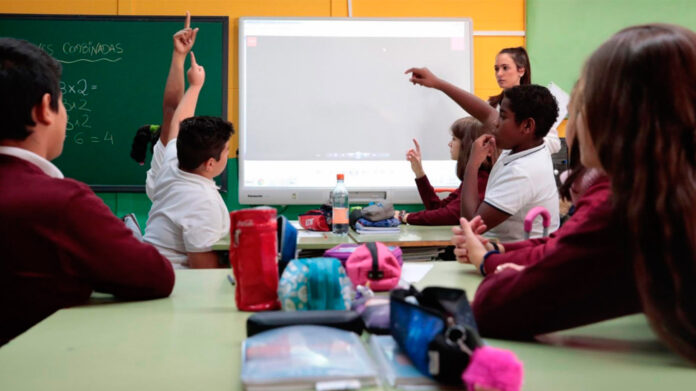 Ayuso anuncia un Plan de Rescate de Matemáticas pionero en colegios e institutos