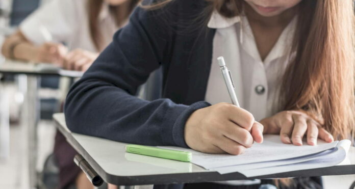 La Comunidad de Madrid amplía con 1.150 nuevas plazas de profesores las oposiciones que empiezan en junio