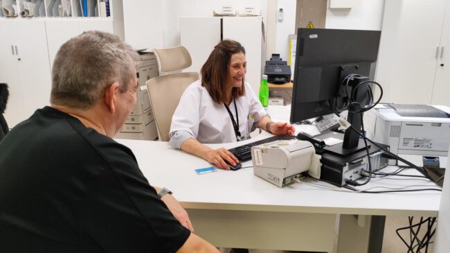 Más de 700 estudiantes madrileños de Secundaria conocerán cómo funcionan los centros de salud para orientarles en su futura carrera laboral