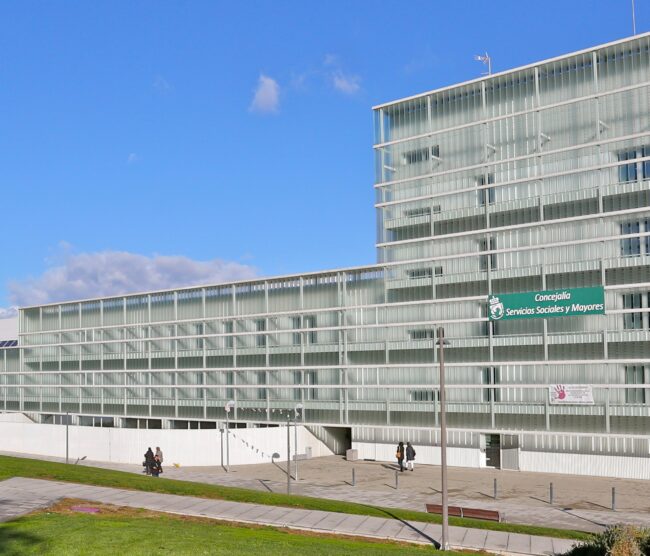 Usuarios de los centros de mayores de Coslada, sin cafetería tras el cese inesperado del servicio por parte de la empresa adjudicataria