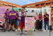 El alumnado del Colegio Guadarrama lee en la Plaza Mayor el manifiesto por una movilidad sostenible