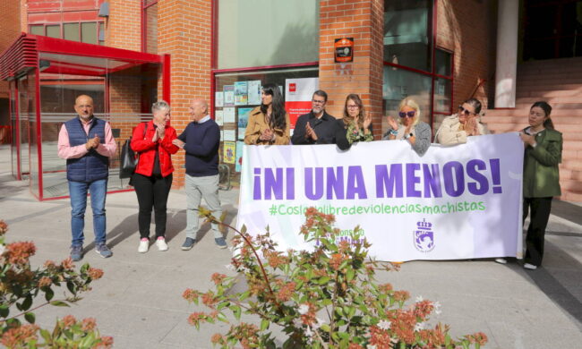 Coslada guarda un minuto de silencio en memoria de las dos últimas víctimas de la violencia machista