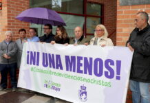 Coslada vuelve a mostrar su repulsa ante los asesinatos machistas con una concentración frente al Ayuntamiento