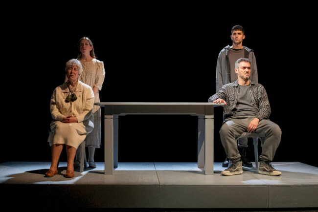 La obra “Nuestros muertos” llega al Teatro Municipal con una historia sobre memoria, reconciliación y dolor