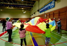 La gymkhana deportiva de Navidad de Coslada une a diferentes generaciones