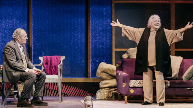 Lola Herrera y Natalia Dicenta protagonizan el drama ‘Camino a la Meca’ en el Teatro Municipal de Coslada