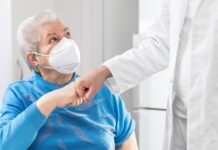 Gripe: La Comunidad de Madrid recomienda el uso de mascarillas en residencias