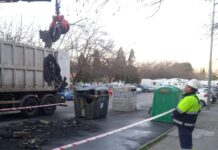 Aprecen varios contenedores quemados en la Avenida de la Constitución de Coslada