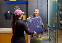 Correos ofrece servicios para viajar sin maletas y proteger el correo durante las vacaciones