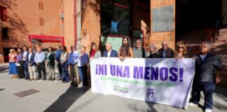Coslada guarda silencio contra la violencia machista ante el Ayuntamiento - imagen 2