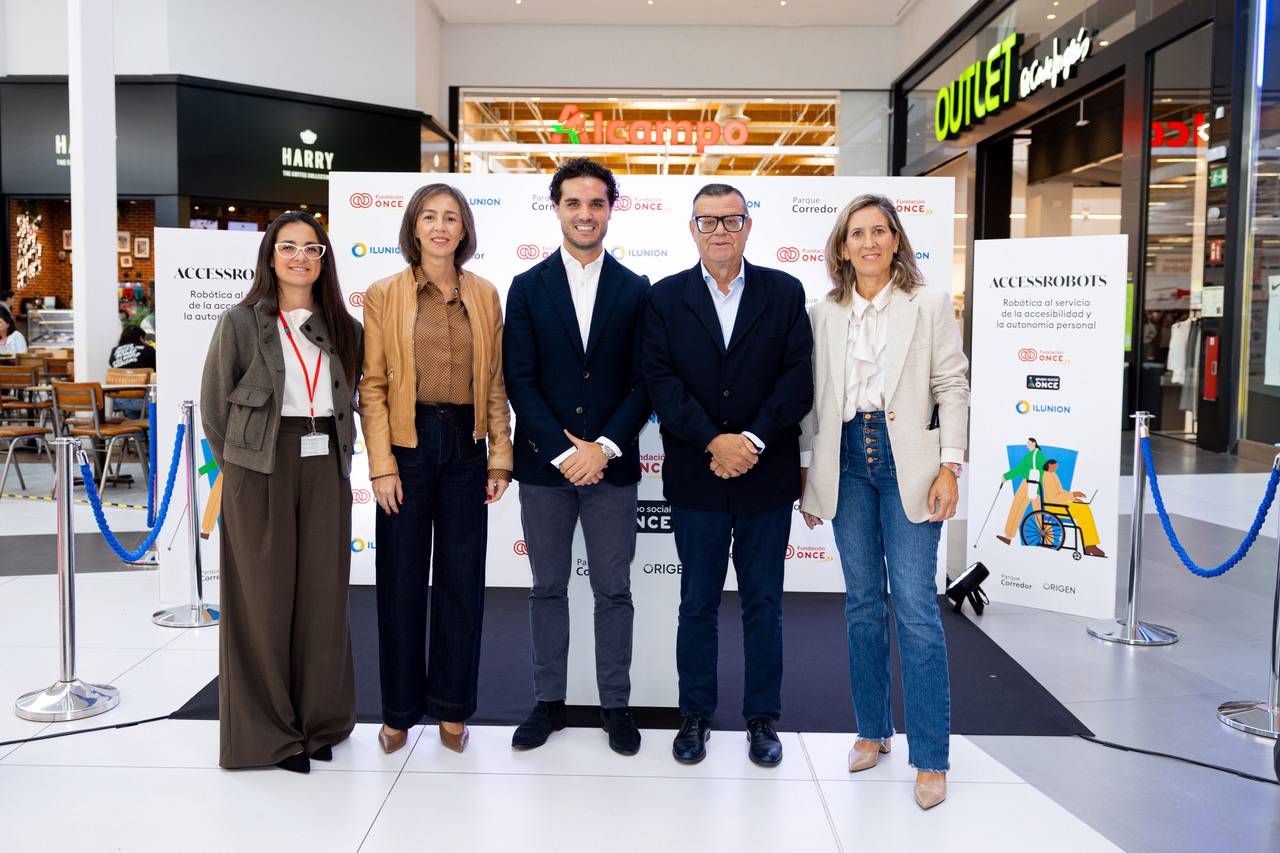 Parque Corredor prueba un robot de Fundación ONCE para personas con discapacidad