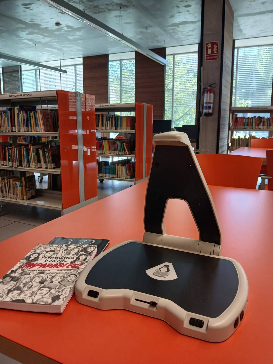 La biblioteca Luisa Carnés de Coslada adquiere dos dispositivos para personas con discapacidad visual - imagen 1