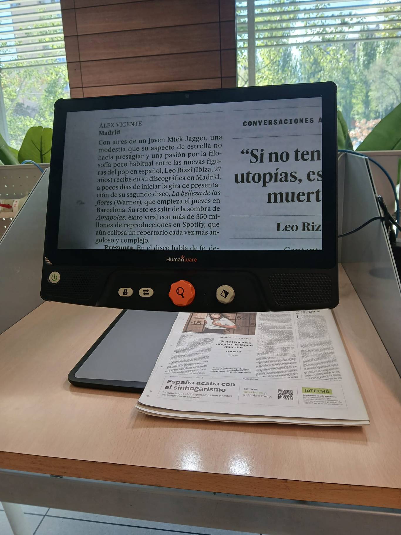 La biblioteca Luisa Carnés de Coslada adquiere dos dispositivos para personas con discapacidad visual