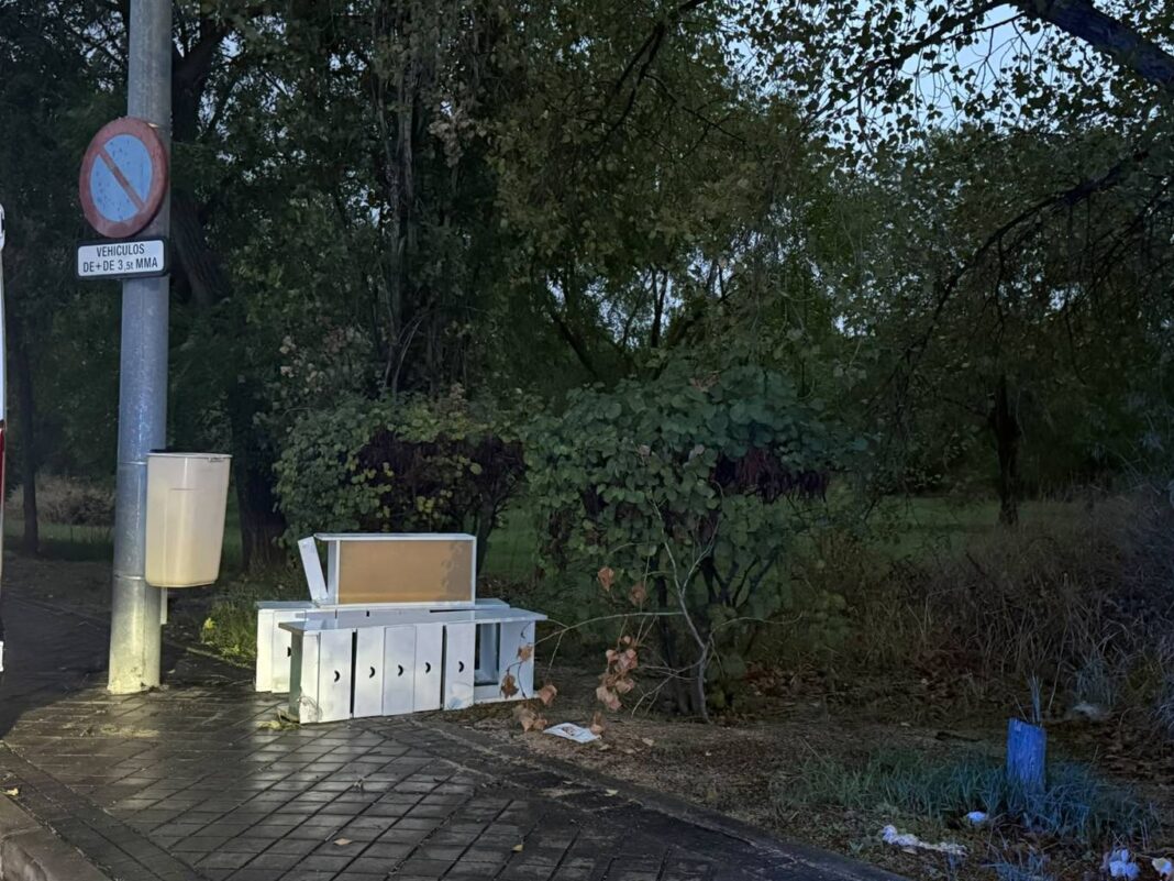 La Policía Local denuncia un vertido de escombros en la calle Luxemburgo de Coslada - imagen 2